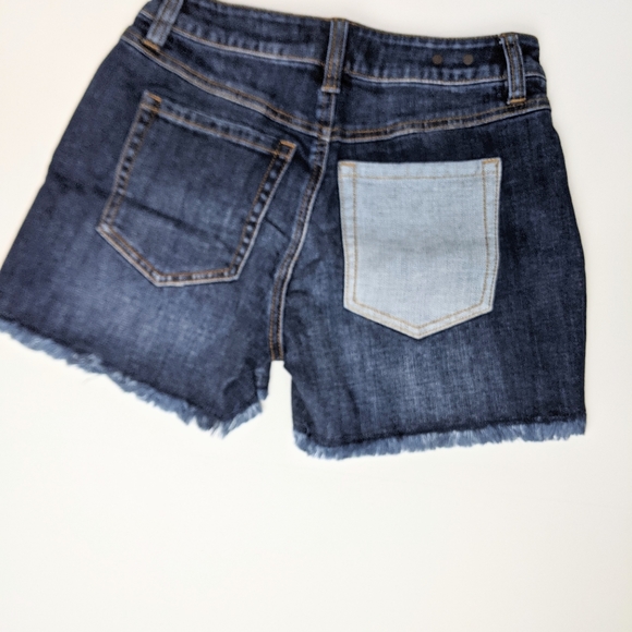 NWOT cAbi Raw Hem Jean Shorts - Picture 3 of 4